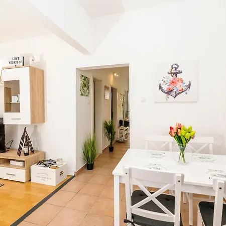 Silente Cozy Place With Free Parking Daire Šibenik
