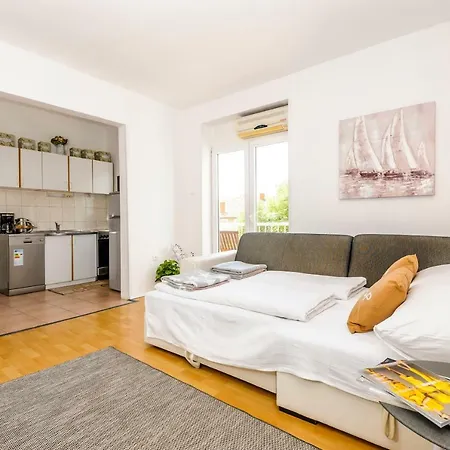 Daire Silente Cozy Place With Free Parking Šibenik