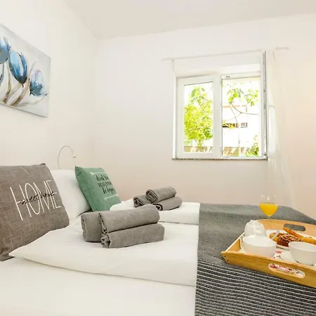 Daire Silente Cozy Place With Free Parking Šibenik