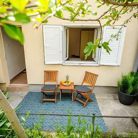 Daire Silente Cozy Place With Free Parking Šibenik