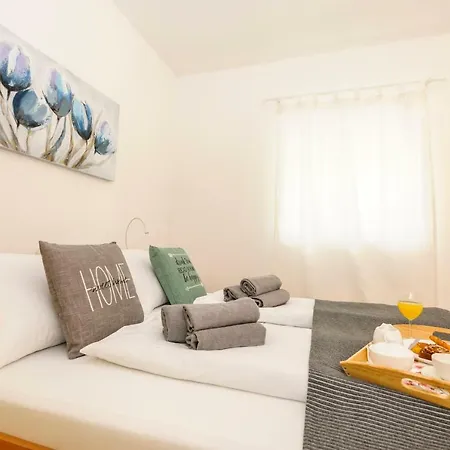 Daire Silente Cozy Place With Free Parking Šibenik